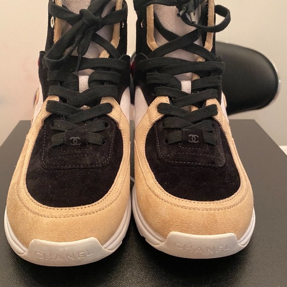 CHANEL CC HIGH TOP SNEAKER - Picture 3 of 5